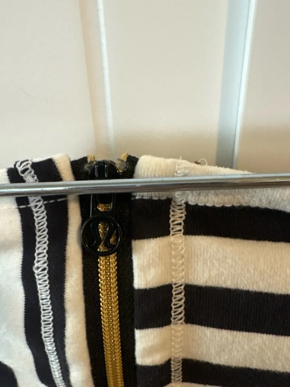 Lululemon Black White Striped Infinity Scarf OS Scandinavian Quiet Luxury
